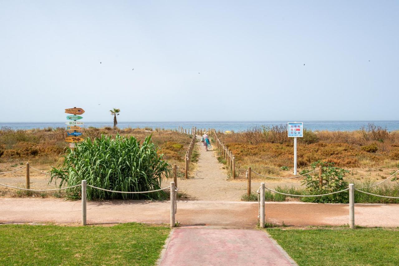 Seafront Duna Beach Luxury Apartment Торрокс-Коста Экстерьер фото
